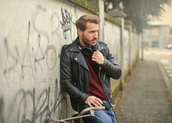 Kurtka skórzana – z czym najlepiej ją nosić?