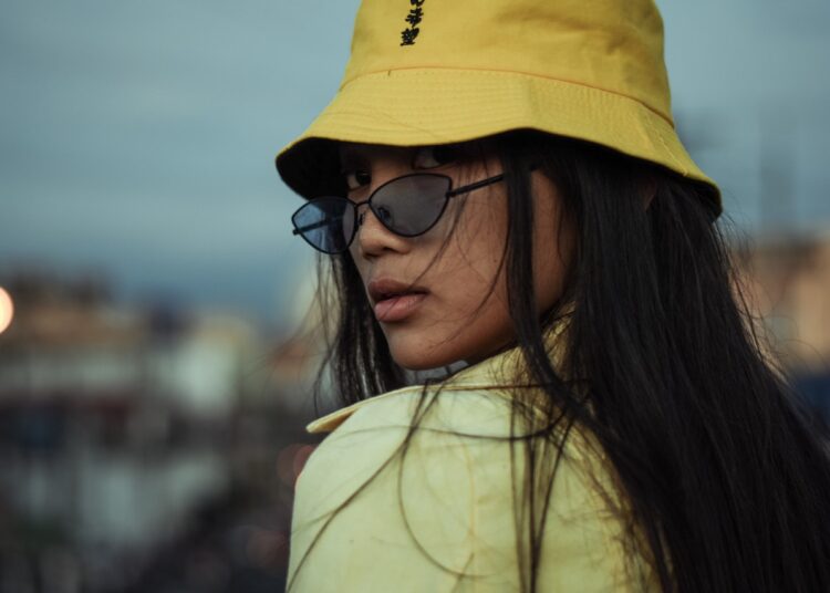 Bucket hat – czy dalej pozostaje w modzie?